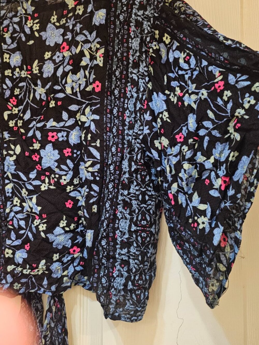 Cute LoveStitch short tie front shirt - Small